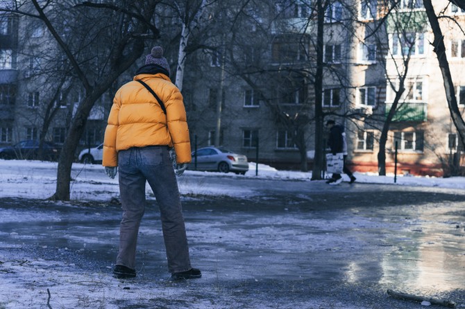 Da biste izbegli klizanje po zaleđenim površinama, primenite provereni ruski trik
