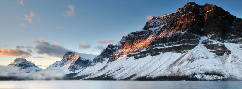 Banff - miasto w zachodniej Kanadzie, w prowincji Alberta, na terenie Parku Narodowego Banff. Miasto jest ośrodkiem przemysłu turystycznego ze względu na położone w pobliżu źródła termalne i górskie krajobrazy. Jest to też ośrodek sportów zimowych.