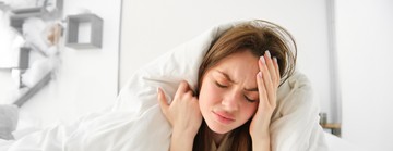 Reggeli lüktető fejfájás? Súlyos alvászavar is állhat a háttérben a szakorvos szerint