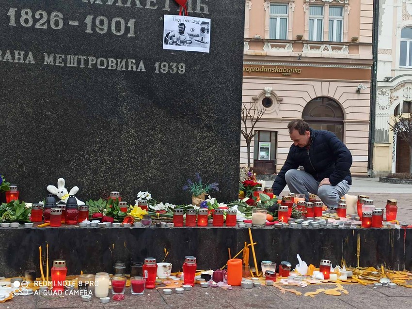 Novosađani se i danas opraštaju od voljenog Balaševića