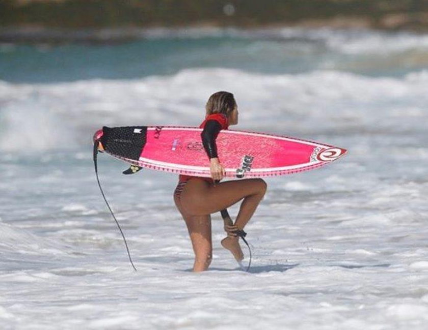 Seksowna surferka z Hawajów