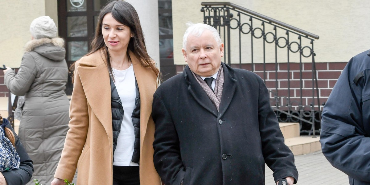 Kaczyński z Martą poszedł ze święconką