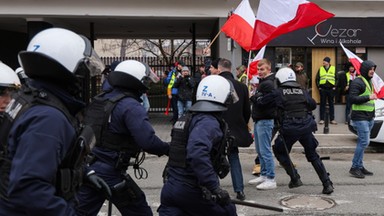 Petardy, kostka brukowa i gaz łzawiący. Najważniejsze momenty ostrego protestu rolników