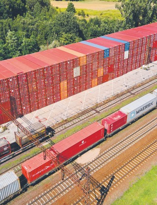 Jak towary przerzucić z dróg na tory? Konieczne przebudowy linii i nowe terminale intermodalne
