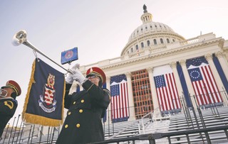 Media w USA bezlitosne dla Trumpa: Cła to podatek, który uderzy w amerykańskich konsumentów