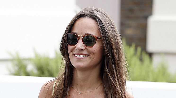 Pippa Middleton bűbájosan mutat elegáns kabátjaiban /Fotó: Northfoto 