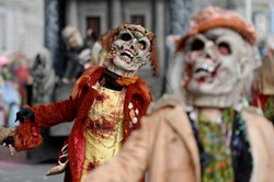 Zombie, bezgłowi ludzie i... radziecka lokomotywa. Bajeczny karnawał w Lucernie