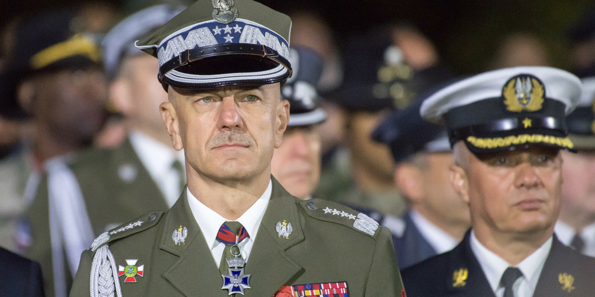 Gen. Rajmund Anrzejczak jeszcze w mundurze Wojska Polskiego.
