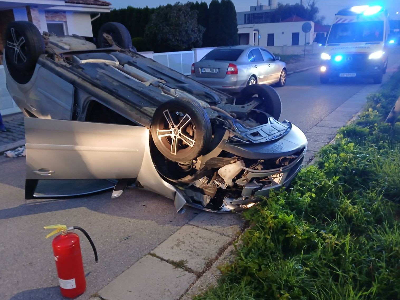 Vodič sa pri nehode zranil. 