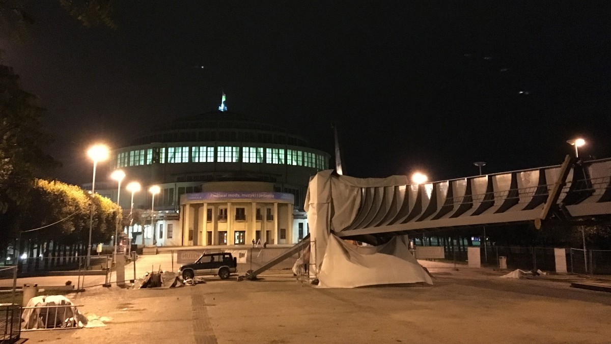 Za tydzień, 14 marca, odbędzie się druga już próba podniesienia Iglicy, która po remoncie cały czas leży przed Halą Stulecia. Przypomnijmy, przy poprzednim podejściu akcję przerwano, bo uszkodzeniu uległo mocowanie jednej ze stóp stalowej konstrukcji.