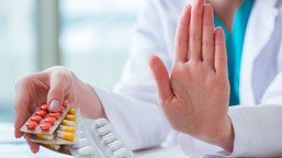 środki działające podobnie jak alkohol w organizmie pracownika