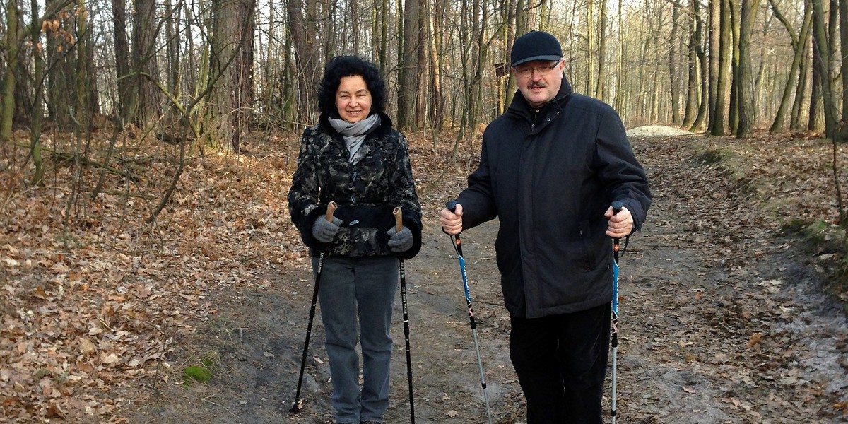 prezydent Katowic z kijami nordic walking 