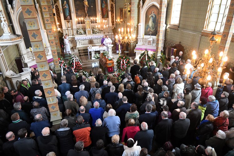 Uroczystości pogrzebowe dziennikarza sportowego Pawła Zarzecznego