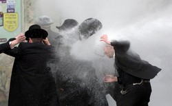 Ortodoksyjni Żydzi starli się z izraelską policją. W ruch poszły armatki wodne [ZDJĘCIA]