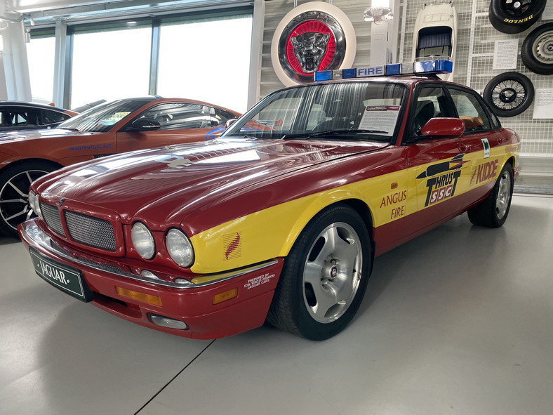 Jaguar XJR – Thrust SSC Fire Car