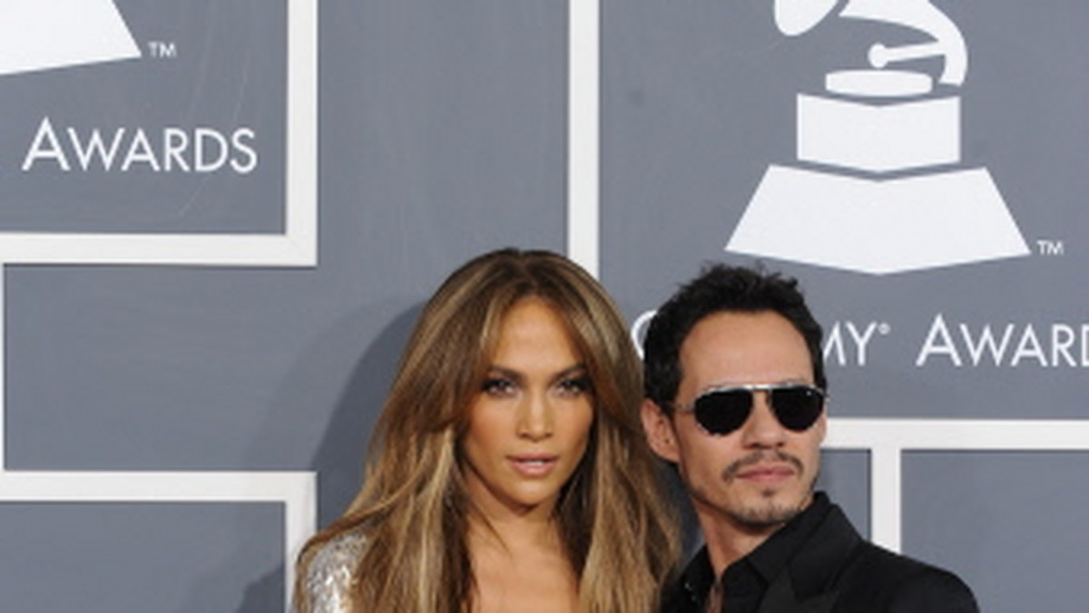 Nigdy nie waż się stanąć pomiędzy czterdziestoletnią boginią seksu a jej prawem do noszenia połyskujących obcisłych legginsów i wysokich botków. Taką lekcję od życia dostał Marc Anthony, już wkrótce były "Pan Jennifer Lopez".