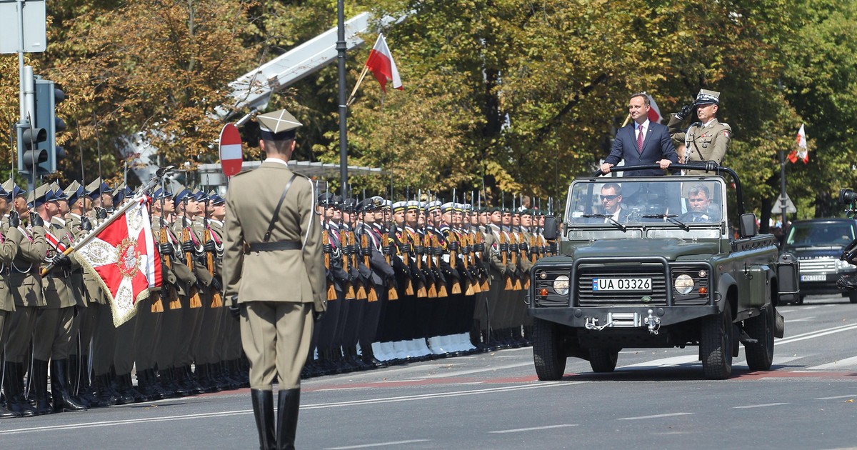 Wyjaśnij W Rocznicę Jakiego Wydarzenia Obchodzimy święto Wojska Polskiego Wielka defilada na Święto Wojska Polskiego