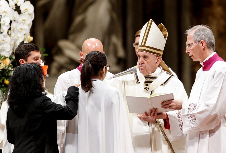 Papież Franciszek udziela bierzmowania młodzieży, 2019 r.