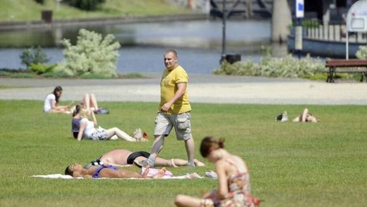 Tylko w lipcu i sierpniu do Bydgoszczy przyjechało prawie dwa razy więcej turystów w porównaniu z tym samym miesiącem 2012. Goście z kraju i zagranicy chętnie zaglądają też do innych miast regionu.