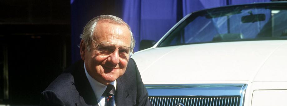 Lee Iacocca jako prezes Chryslera w 1987 r.