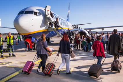 Popularna linia lotnicza ma problem. Może być mniej połączeń i droższe bilety