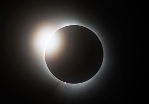 Potpuno pomračenje sunca 8. aprila 2024. u Hantingtonu, Vermont, SAD
