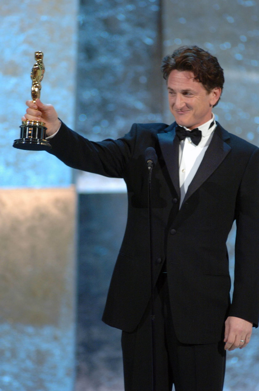 Sean Penn odbiera Oscara