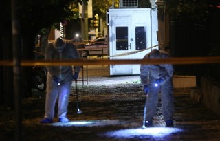 Grecja: Granat rzucony przed ambasadą Francji w Atenach. Ranny został policjant