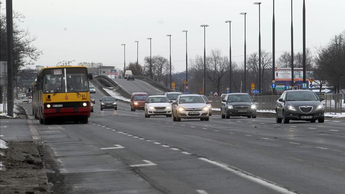 Wiadomo już, które ulice w Warszawie będą miały nową, gładką jak stół nawierzchnię. Jak informuje Zarząd Dróg Miejskich najważniejszymi naprawami będą te zaplanowane na Modlińskiej i Ostrobramskiej.