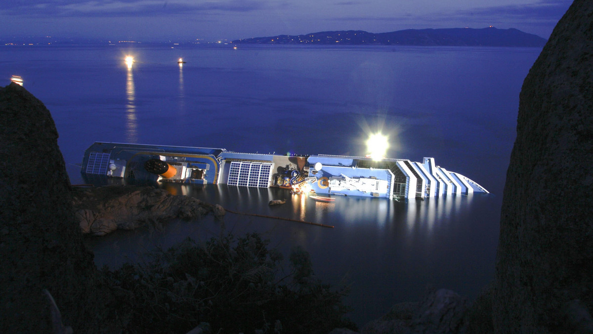 Na pokładzie statku Costa Concordia, który rozbił się w piątek o skały u wybrzeży Toskanii, była krewna mężczyzny - śmiertelnej ofiary katastrofy Titanica w 1912 roku. Poinformowały o tym dzisiaj włoskie media.