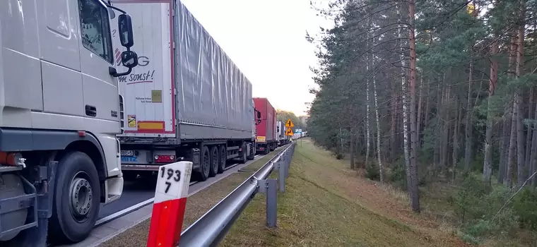 TIR-y utknęły na granicy polsko-białoruskiej. Na odprawę czeka się prawie dwie doby