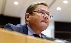 Sadoś dementuje informacje o złagodzeniu sankcji wobec sektora lotniczego Rosji