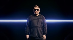 Muniek wraca bez T.Love i przedstawia piosenkę o Polsce. Śpiewa 'Pola Ty musisz z kolan wstać' [WIDEO]