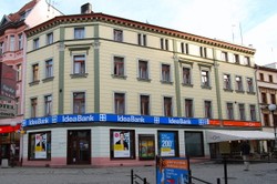 UKNF: Czarnecki i Giertych mijają się z prawdą w wypowiedziach o Idea Banku