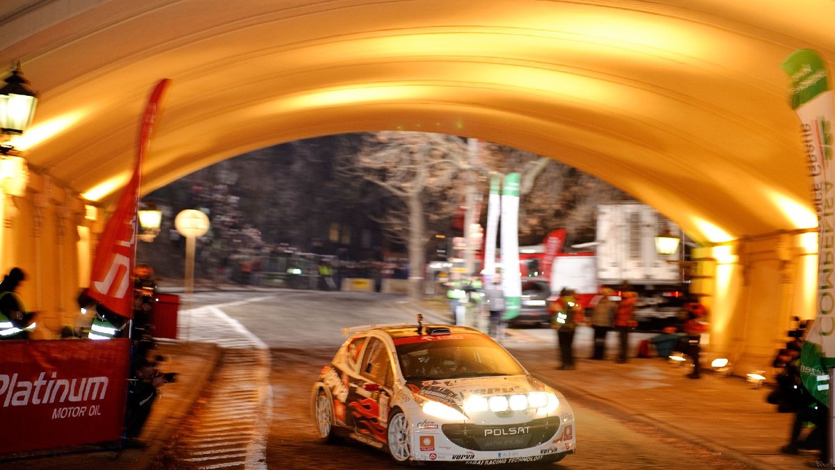 Spektakularnym przejazdem próby na ulicy Karowej, stanowiącej ostatni OS Rajdu Barbórki, załoga Orlen Team: Szymon Ruta i Sebastian Rozwadowski zakończyła sezon rajdowy 2011.