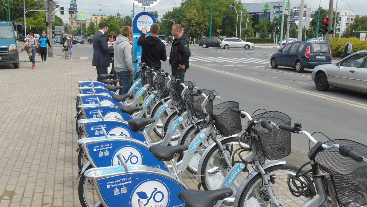 Od piątku system Poznańskiego Roweru Miejskiego powiększy się o siedem dodatkowych stacji, które znajdą się przy ul. Zielonej, Garbary, na os. Lecha, przy Nowym Zoo, pętli tramwajowej Wilczak, obok toru narciarskiego Malta Ski oraz przy skrzyżowaniu ulic 28 Czerwca 1956 r. i Hetmańskiej.