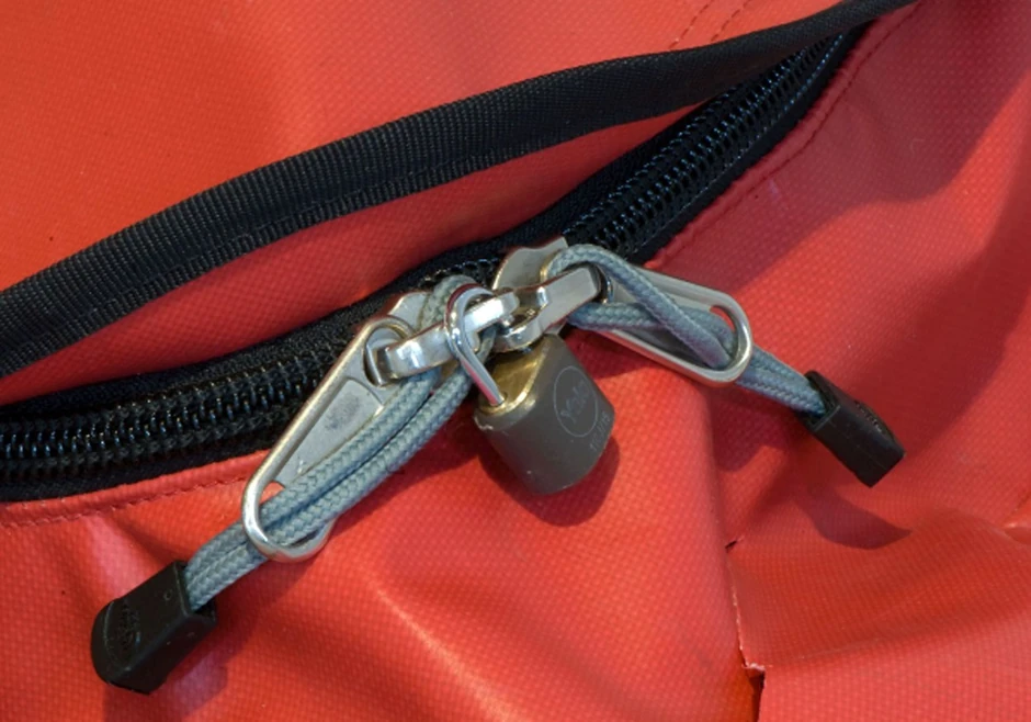 Torba sa katancem u kojoj je pronađeno telo Gareta Vilijamsa