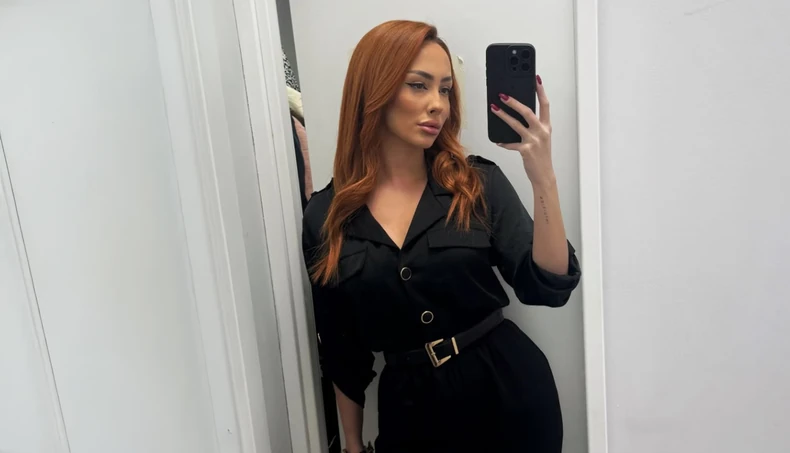 PREDNOVOGODIŠNJI STAJLING VODITELJKE PINKA RASPAMETIO Mini haljina sa šljokicama, a telo kao praćka: A lokne Holivud