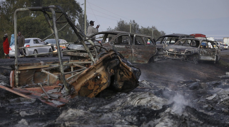 Elképesztő pusztítást okozott a tartálykocsi /Fotó: MTI