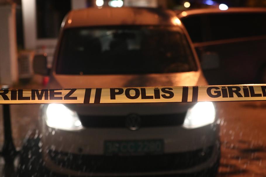 Tureccy kryminalni przybywają do konsulatu Arabii Saudyjskiej w Stambule. 16 października 2018 r.
