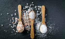 Osiem produktów, które zawierają dużo więcej soli, niż myślisz