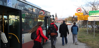 Autobusem, ale na piechotę