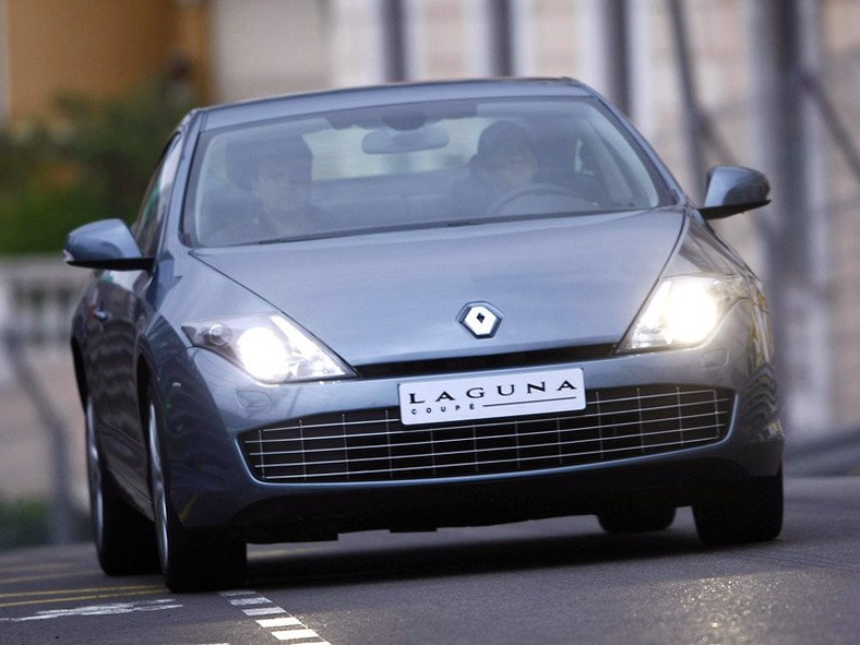 Paryż 2008: Renault Laguna Coupe w centrum zainteresowania