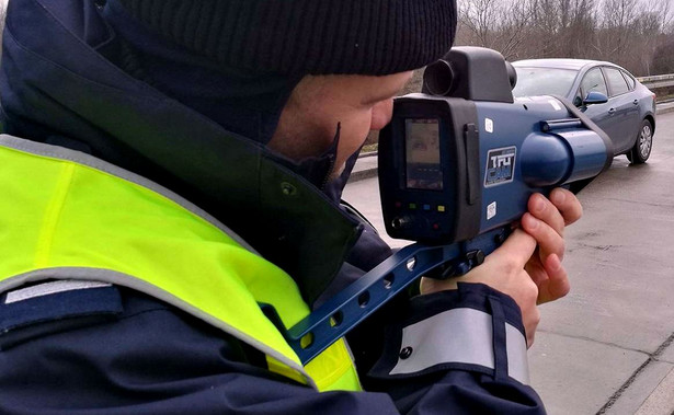 Policjanci drogówki dostali 200 nowych laserowych mierników prędkości. "O dyskusji nie ma mowy"