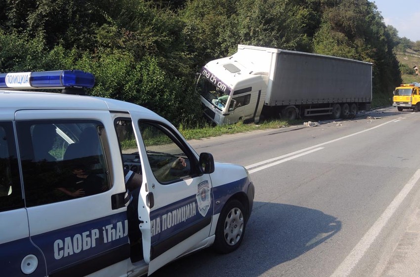 Šleper sleteo sa puta 