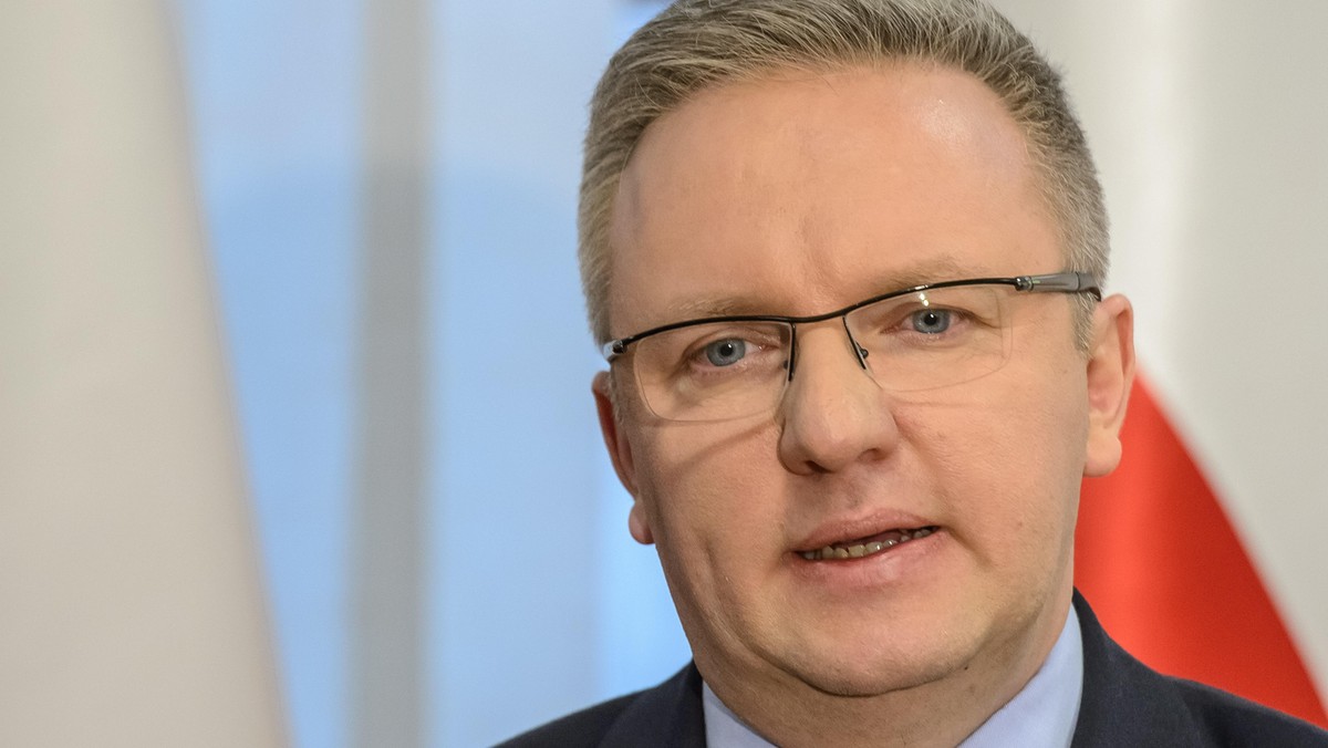 Przegłosowanie Polski doprowadziłoby do poważnego kryzysu w Unii Europejskiej - mówi w "Rzeczpospolitej" Krzysztof Szczerski, szef gabinetu prezydenta. Krzysztof Szczerski pytany o medialne doniesienia Radia RMF, że Komisja Europejska stawia trzy warunki, aby zamknąć procedurę o naruszenie praworządności w Polsce, stwierdził, że: "W czasie niedawnej wizyty w Pałacu Prezydenckim wiceszef KE Frans Timmermans nie wspomniał o żadnym z trzech warunków".