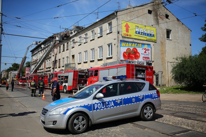 Pożar kamienicy przy skrzyżowaniu ul. Kilińskiego i Przybyszewskiego