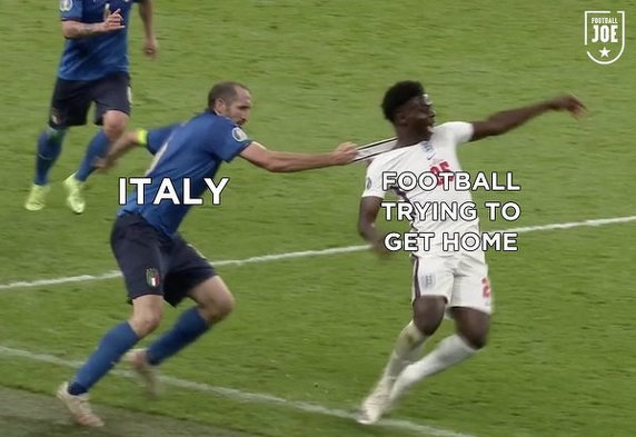 Memy po faulu Giorgio Chielliniego w finale Euro 2020