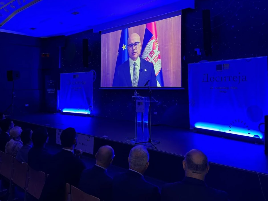 Putem video poruke dobitnicima stipendije je čestitao i predsednik Vlade Republike Srbije  Miloš Vučević.