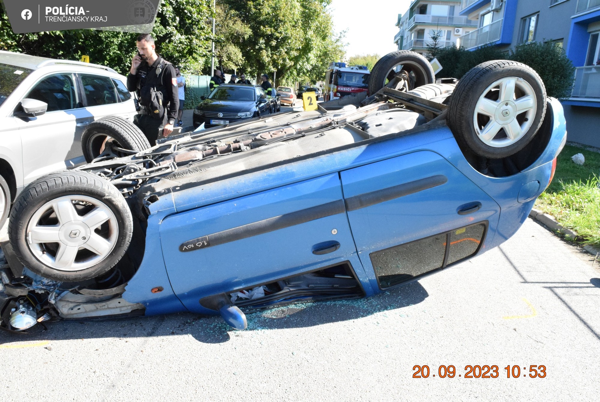 Dôchodca prevrátil auto na strechu, v dychu mal 2,38 promile alkoholu.